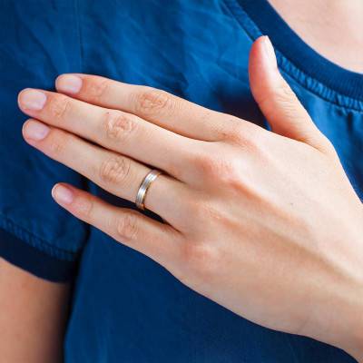 Two-Tone 750/1000 Gold Standard Band Tabara Wedding Ring, Width 4 mm - Amore