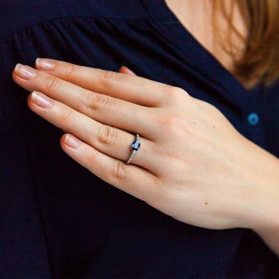 Bague Ovale Or Blanc 750, Saphir 0,95 ct, Diamants 0,06 ct - Les Valentines