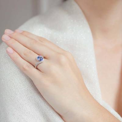 Bague Volcano Or Blanc 750, Saphir 1,5 ct, Diamants 0,28 ct - Porchet
