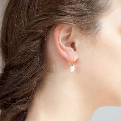 Boucles d'oreilles pendantes en Or Jaune 750 et perles blanches - Porchet