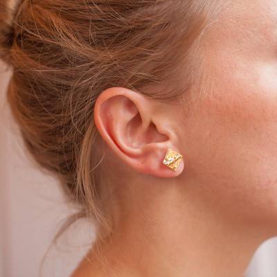 375 Yellow Gold Crinkled Square Stud Earrings - Maison Ballet by Scarlett