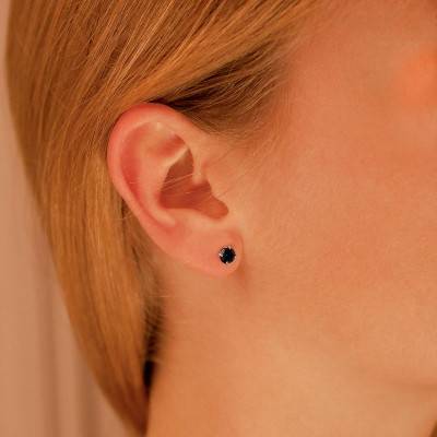 750 White Gold & Black Diamond Stud Earrings - Emanessence