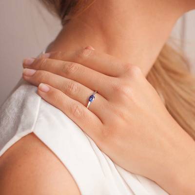 Bague Solitaire Or Blanc 750, Saphir Ovale 0,60 ct - Les Valentines