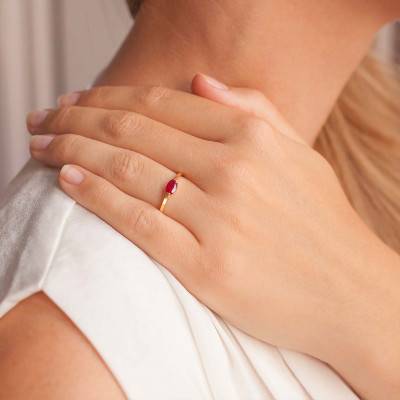 Bague Solitaire Or Jaune 750, Rubis Ovale 0,60 ct - Les Valentines