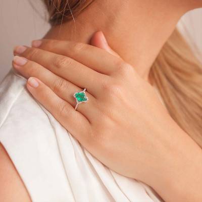 Bague Feston Or Blanc 750, Emeraude 1,20 ct, Diamants 0,15 ct - Les Valentines