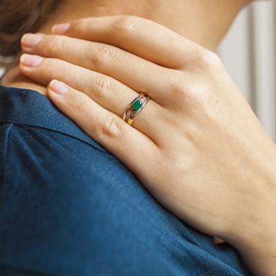 Emerald 0.33 ct Solitaire Two-Tone 750 Gold Engagement Ring - Joelli