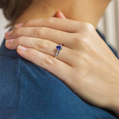750/1000 White Gold Sapphire 0.59 ct & Diamond 0.05 ct Accompanied Solitaire Ring - Joelli