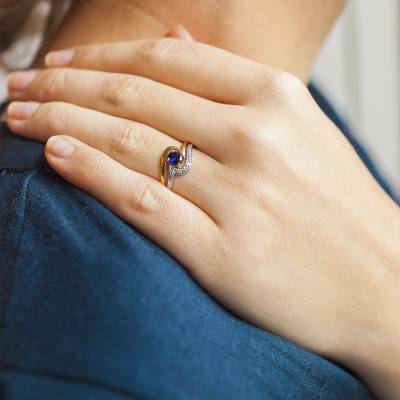 750 Two-Tone Gold Side-Stone Ring with 0.015 ct Diamonds & 0.46 ct Sapphire - Joelli