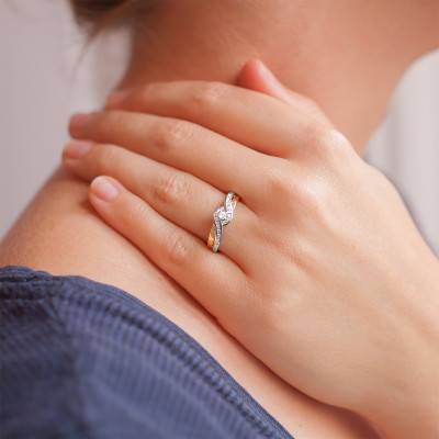 Diamond Solitaire With Accents Ring 0.17 ct in Two-Tone 750/1000 Gold - Ancelys