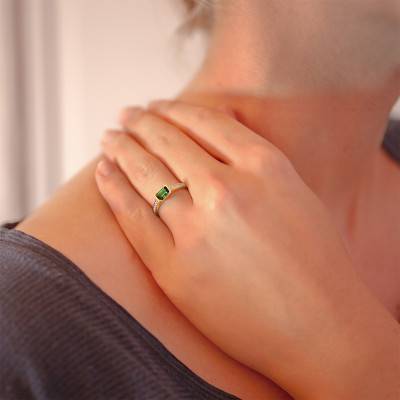 Yellow 750/1000 Gold & Diamond 0,12 ct Emerald 0,35 ct Solitaire Ring with Side Stones - Ancelys