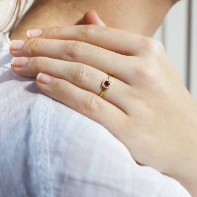 Bague Taline Or Jaune 750, Rubis 0,18 ct, Diamants 0,07 ct - Diamond Lady