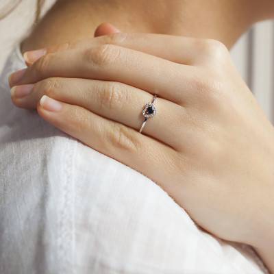 Bague Mérode Coeur Or Blanc 750, Saphir 0,14 ct, Diamants 0,06 ct - Diamond Lady