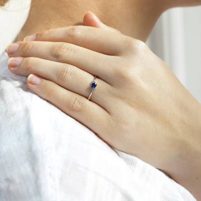 Bague Azada Or Blanc 750, Saphir 0,25 ct, Diamants 0,03 ct - Diamond Lady