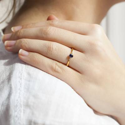 750 Yellow Gold Sapphire 0.25 ct & Diamond Accented Solitaire Ring - Diamond Lady