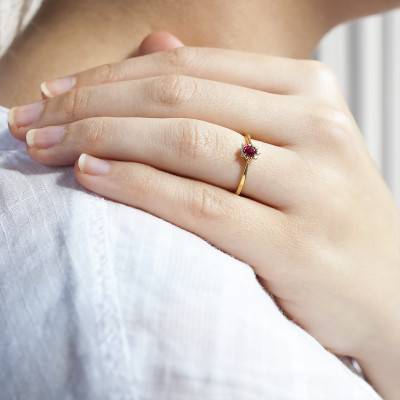 Bague Arti Or Jaune 750, Rubis 0,25 ct, Diamants 0,03 ct - Diamond Lady