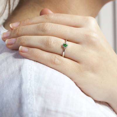 Bague Arti Or Blanc, Emeraude 0,25 ct, Diamants 0,03 ct - Diamond Lady