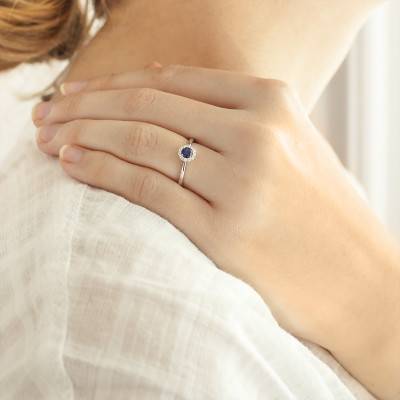 Bague Azuri Or Blanc 750, Saphir 0,33 ct, Diamants 0,10 ct - Diamond Lady