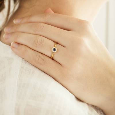 Bague Alavera Or Jaune 750, Saphir 0,14 ct, Diamants 0,05 ct - Diamond Lady
