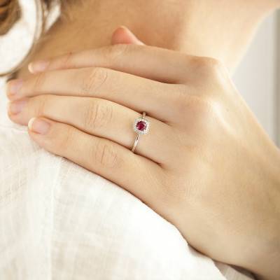 Bague Talinela Or Blanc 750, Rubis 0,31 ct, Diamants 0,08 ct - Diamond Lady