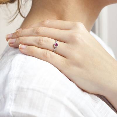 Bague Alaverdiam Or Blanc 750, Rubis 0,16 ct, Diamants 0,17 ct - Diamond Lady