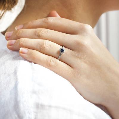 Bague Divinada Or Blanc 750, Saphir 0,38 ct, Diamants 0,20 ct - Diamond Lady