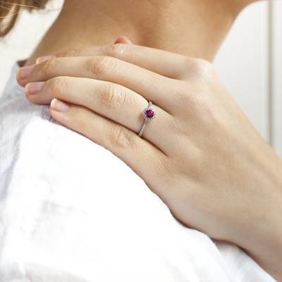 Bague Divinada Or Blanc 750, Rubis 0,36 ct, Diamants 0,20 ct - Diamond Lady