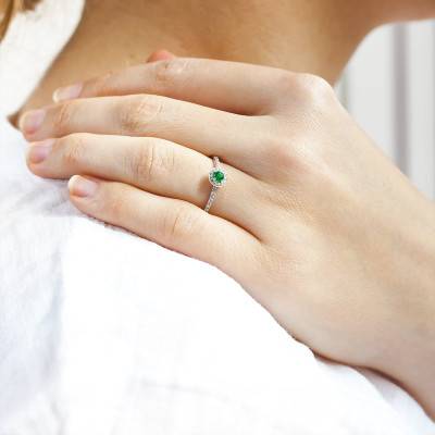 Bague Divina Or Blanc 750, Emeraude 0,12 ct, Diamants 0,16 ct - Diamond Lady