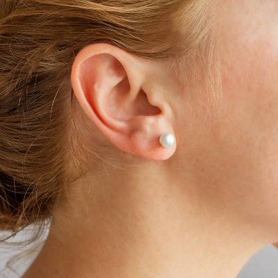 750 Yellow Gold & Freshwater Pearl Stud Earrings - Emanessence