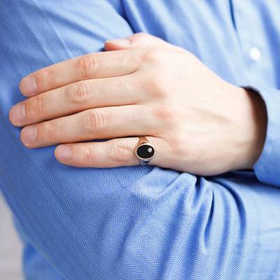 750 Yellow Gold & Onyx and Diamond 0.02 ct Signet Ring, Dimension 10 x 13 mm - Imperium