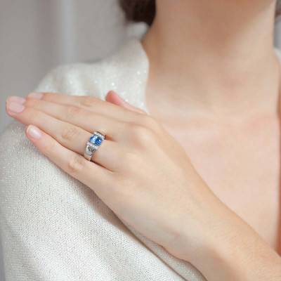 Bague Salisbury Or Blanc 750, Saphir 1,10 ct, Diamants 0,13 ct - Porchet