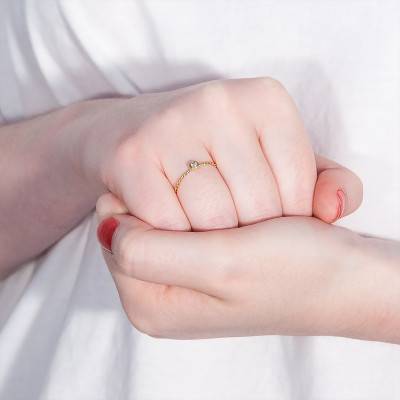 750/1000 Yellow Gold Twisted Diamond Ring - Ocarat