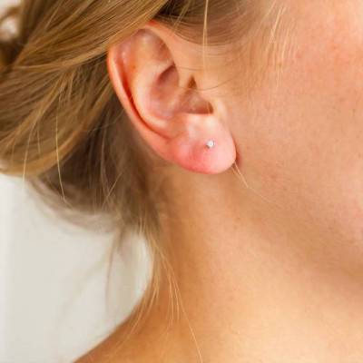 Puce d'Oreille Solitaire Diamant GSI2, Or Blanc 750 - Emanessence