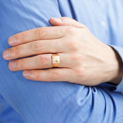 Yellow Gold 375/1000 Square Chiseled Signet Ring, 11 x 11 mm - Imperium