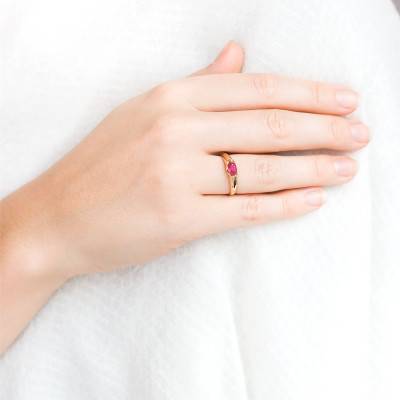 Bague Etau V Lisse Or Jaune 750, Rubis 0,56 ct - Les Valentines