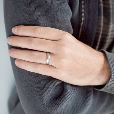 Alliance Demi-Bombée Standard Bilbao en Or Blanc 375 & Diamant 0,02 ct, Largeur 4 mm - Amore