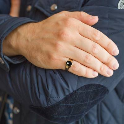 750/1000 Yellow Gold Hollow Oval Onyx & Diamond Signet Ring, 8 x 10 mm - Imperium