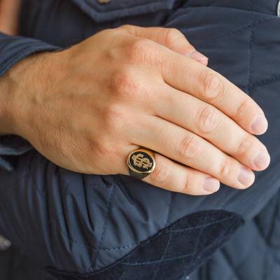 Chevalière Royale Ronde 12 x 18 mm Onyx Or Jaune 750 - Emanessence