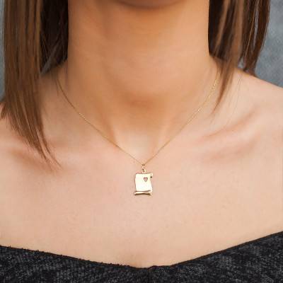 750/1000 Yellow Gold Small Heart Scroll Pendant - Emanessence