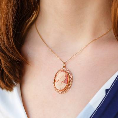 Madame 750/1000 Yellow Gold Cameo Pendant - Emanessence