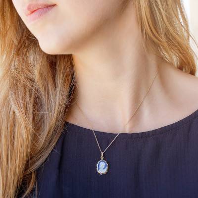 Mademoiselle Blue Porcelain Cameo Pendant in 750 Yellow Gold - Emanessence