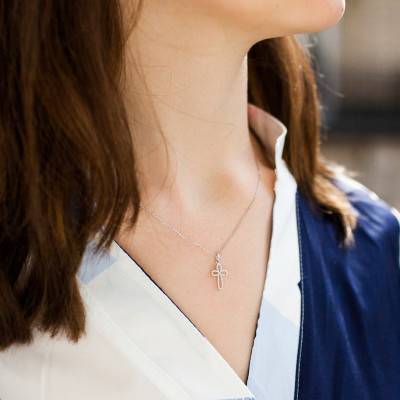 750/1000 White Gold & Diamond Rounded Cross Pendant - Allegoria