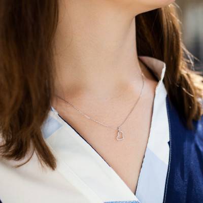750/1000 White Gold & Diamond Heart Pendant - Allegoria