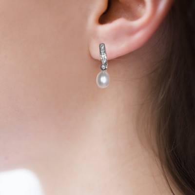 Boucles d'oreilles pendantes, perles de culture, diamants et Or Blanc 750 - Emanessence