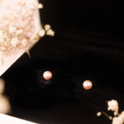 750/1000 Yellow Gold & Pink Cultured Pearl Stud Earrings - Emanessence