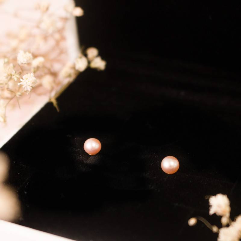 750/1000 Yellow Gold & Pink Cultured Pearl Stud Earrings - Emanessence