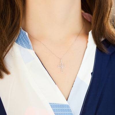 750/1000 White Gold & Diamond Cross Outline Pendant - Allegoria