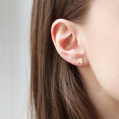 750 Yellow Gold Flower Stud Earrings - Caterina B