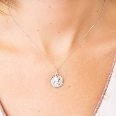 375 White Gold Faceted Praying Angel Medal, 14 mm Diameter - Argyor