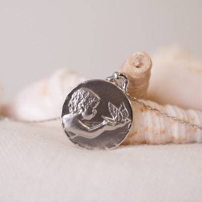 18K White Gold Faceted Edge Angel & Dove Medal, Diameter 16 mm - Lucas Lucor