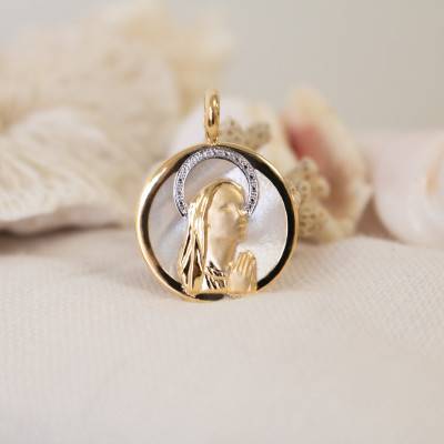 Praying Virgin Mary Mother-of-Pearl Dual 18K Gold Medal, Diameter 18 mm - Vandona